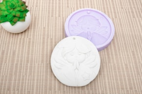 MOLDE SILICONE MENINO A REZAR 9.5X10.4CM MLD148
